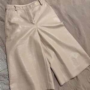 Babaton Cream Capris